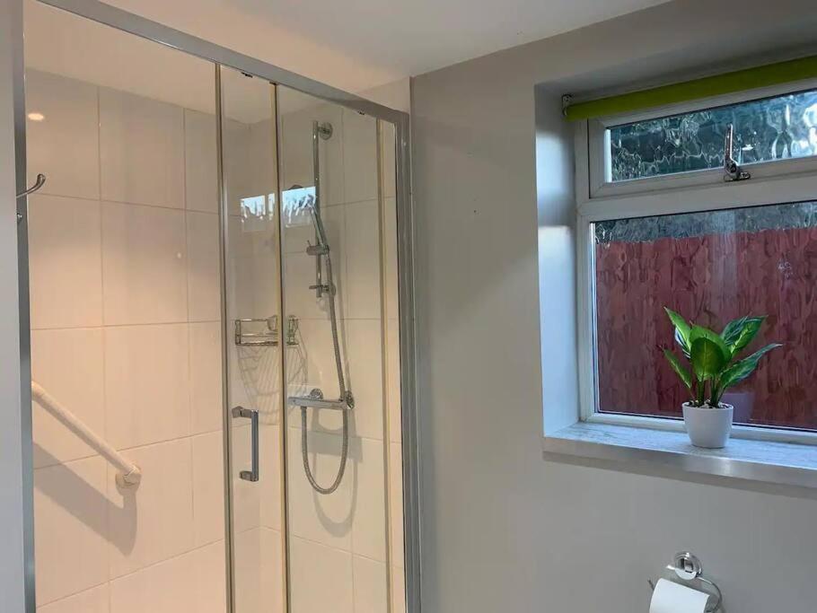 Self Contained - Own Entrance Apartment High Wycombe Exterior photo