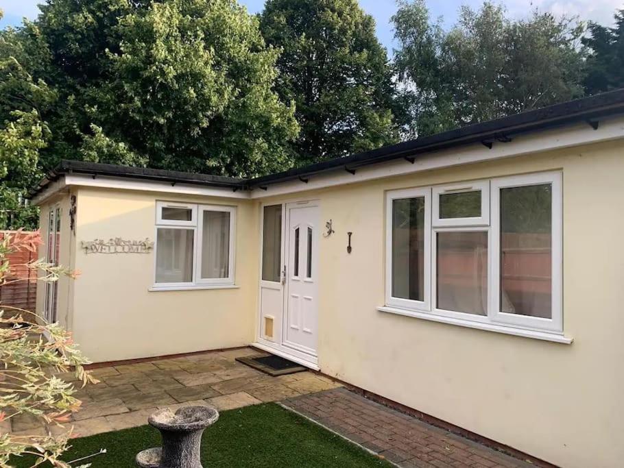 Self Contained - Own Entrance Apartment High Wycombe Exterior photo