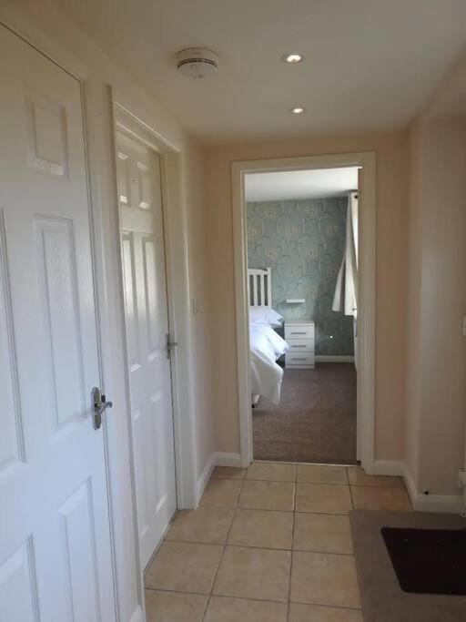 Self Contained - Own Entrance Apartment High Wycombe Exterior photo